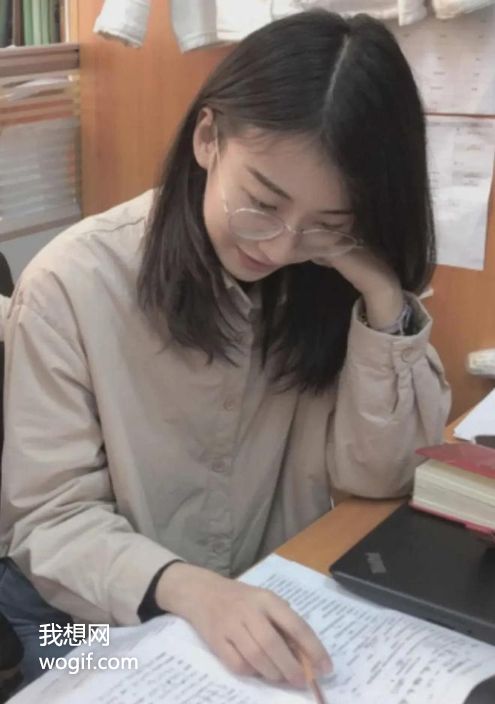 最硬的年齡，遇上最躁化學(xué)女老師“張越”，上演巴黎野玫瑰（圖）