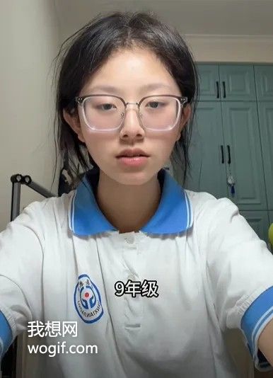 17歲的少女心事,關于“憋屎放屁”的經歷,好像無解~